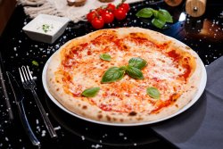 50% reducere: Pizza Margherita image