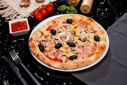 Pizza Quattro stagioni image