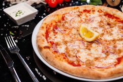 Pizza tonno e cipolla image