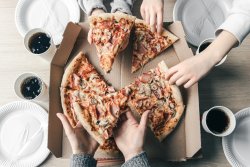 All Friends Combo | 10x pizza la alegere + 10x sosuri gratuite!  image