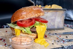 Cheeseburger + Cartofi Steakhouse + Sos image