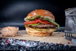 Classic Burger + Cartofi Steakhouse + Sos image
