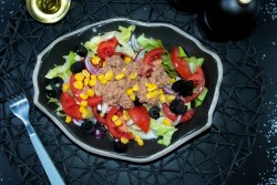 Salată De ton image
