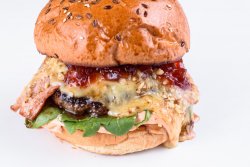 30% reducere: Sweet & Cheesy Burger