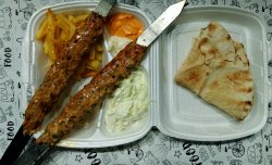 Kafta kebab vită la farfurie image