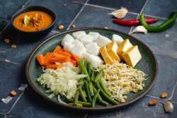 Gado Gado  – legume, tofu și sos de arahide  image