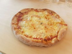Pizza quattro formaggi image