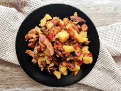 Cartofi nemțești cu kaizer și cârnați 300 g image