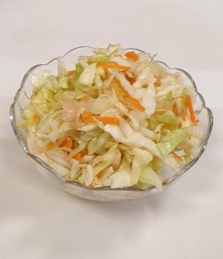 Salată de varză cu morcovi image