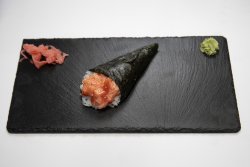 Spice salmon temaki image