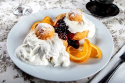 Papanași cu dulceață de casă și smântână 2buc. image