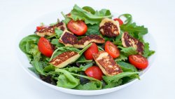 40% reducere: Greek Halloumi Salad (salata Halloumi) 250g image