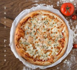 Pizza Quattro formaggi polo image