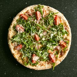Pizza Prosciutto Crudo e Rucola  32 cm image