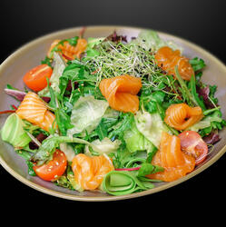 Salată cu somon image