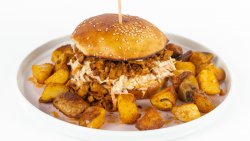 Chicken burger cu cartofi wedges image