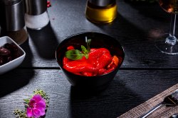 Salată de ardei copți image