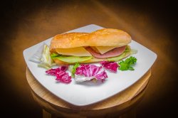 Ciabatta sandwich cu mușchi și șuncă image