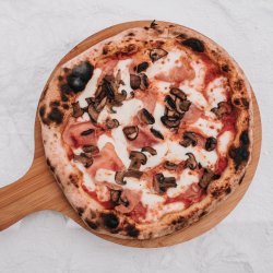 Pizza Prosciutto & Funghi image