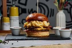 Burger dublu Mac and Cheese image