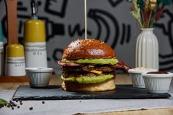 Burger dublu cu avocado image