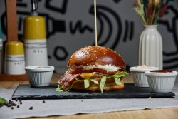 Burger cu cremă de brânză image
