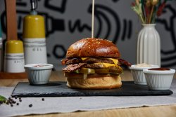 Burger dublu cu jalapeno murat image