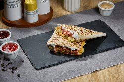 Tortilla cu brânză în stil grecesc image