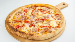 Pizza tonno e cipolla                                                                                image