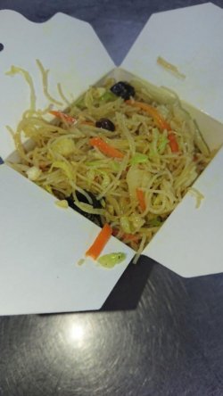 Spaghete de orez în sos curry image