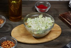 Salată de varză cu maioneză și usturoi image