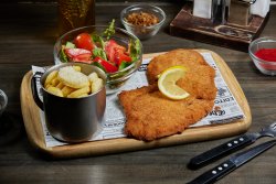Schnitzel bavarez...ce mare-i...visez? image