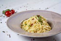 Spaghetti Aglio, Olio E Peperoncino  image