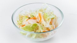 Salată de varză proaspată image