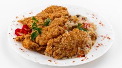 30% reducere: Șnițel de pui + cartofi steak image