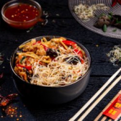 Noodles box cu pui cu bambus - picant image