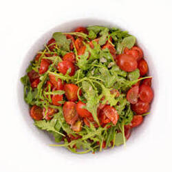 Salată cu rucola și roșii cherry image