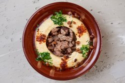 Hummus cu carne muguri de pin image