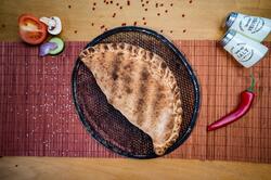Pizza Calzone cu pui 40cm image