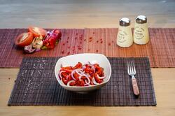 Salată de ardei copți cu ceapă roșie image
