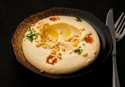 Hummus cu muguri de pin  image