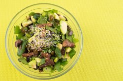 Salată de spanac crud image