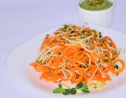 Spaghete din morcovi și gulii cu sos image