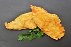 Snitel de porc cu cartofi prăjiți și salata de varza image