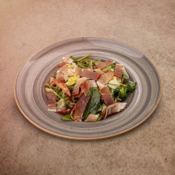 Salată cu Șuncă Afumată Maturată image