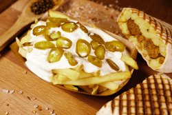 Cartofi + Sos brânză + jalapeno image