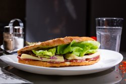 Sandwich cu salam image