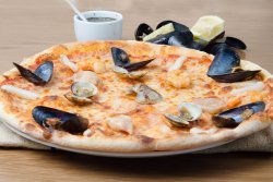 Pizza frutti di mare image