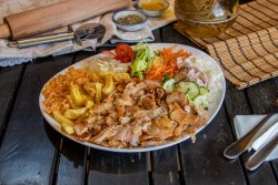 Shaorma la Farfurie cu Carne de Pui și Curcan image