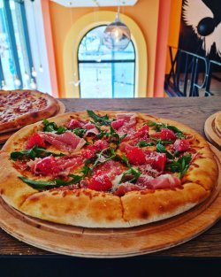 Pizza Prosciutto al crudo image